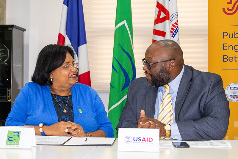 USAID representative and SENASA representative talking to each other at the event