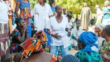 Group consultation at village by mobile outreach team in Senegal